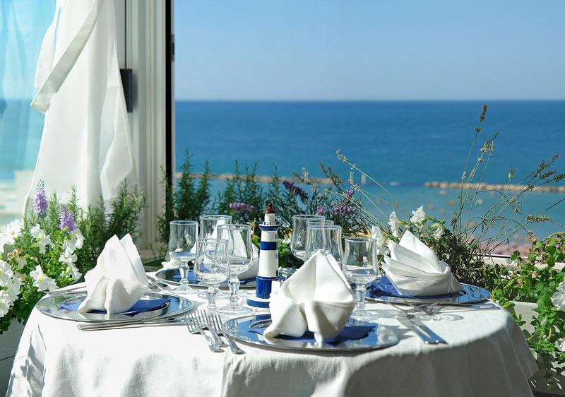 Hotel Maremonti Gabicce Mare Restaurang bild