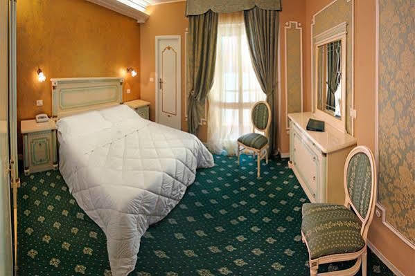 Hotel Maremonti Gabicce Mare Exteriör bild